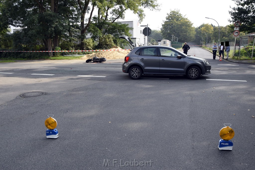 Schwerer Krad PKW Unfall Koeln Muelheim Am Springborn Cottbuserstr P034.JPG - Miklos Laubert